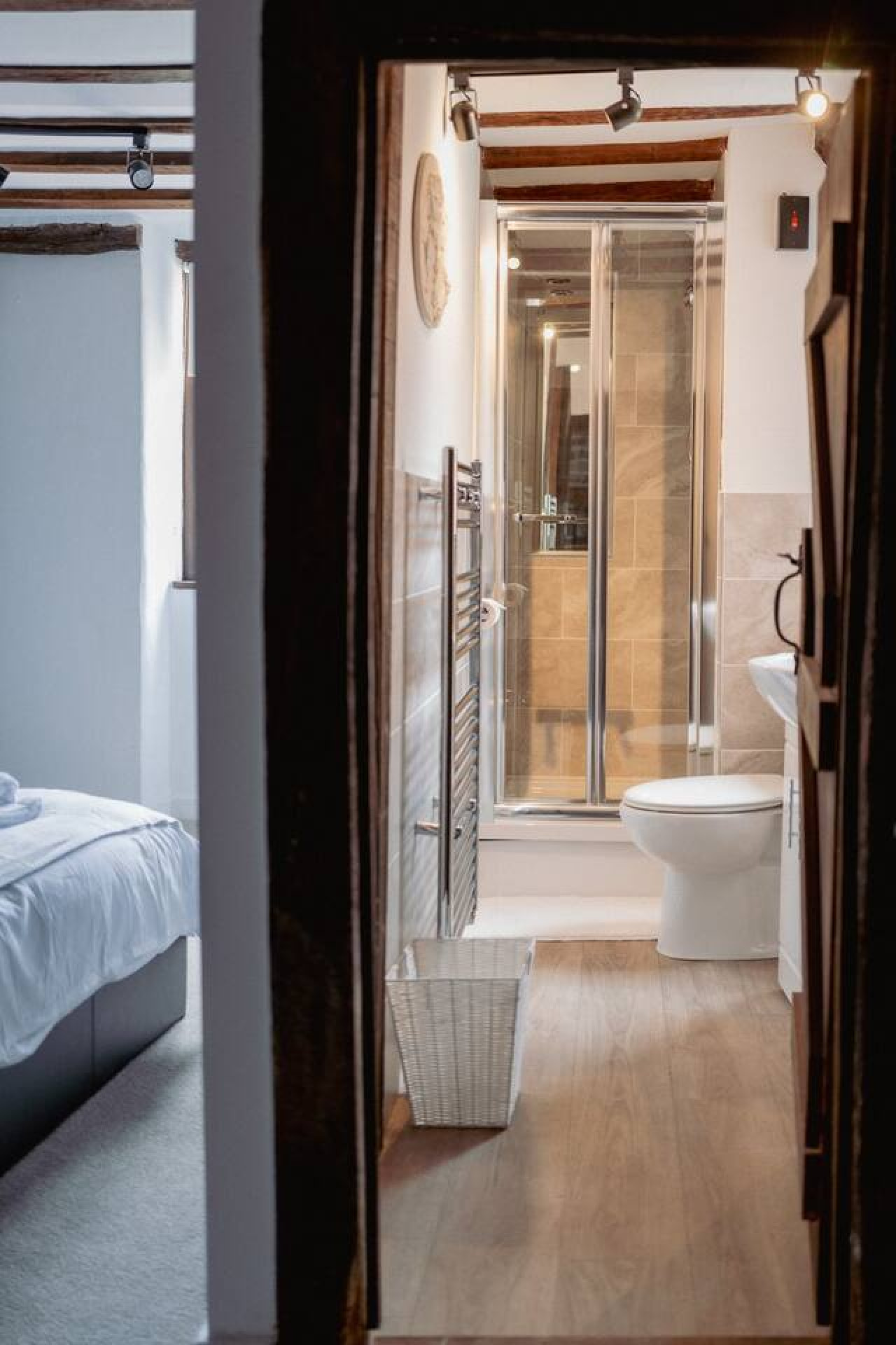 Historic Shop House | 6BR | Ideal for Contractors in 69 High Street - Property image 19 - VivreStays