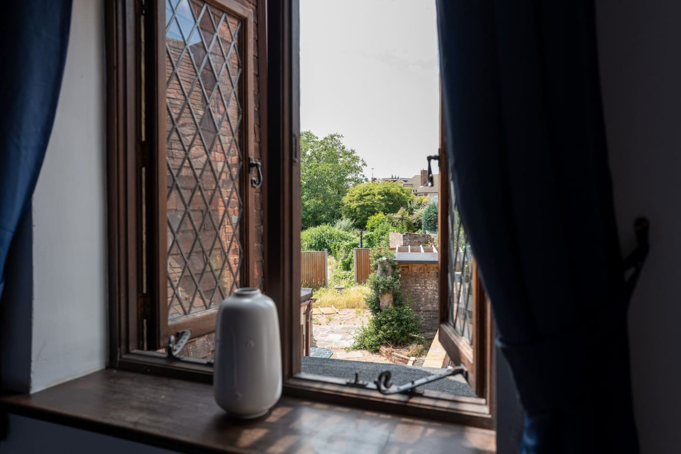 Historic Shop House | 6BR | Ideal for Contractors in 69 High Street - Property image 5 - VivreStays