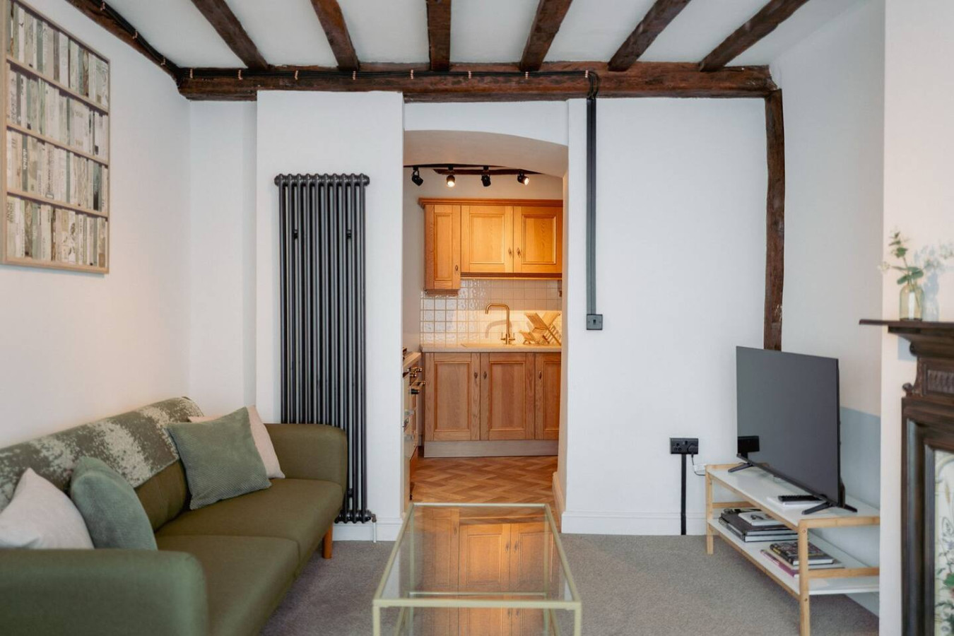 Historic Shop House | 6BR | Ideal for Contractors in 69 High Street - Property image 4 - VivreStays
