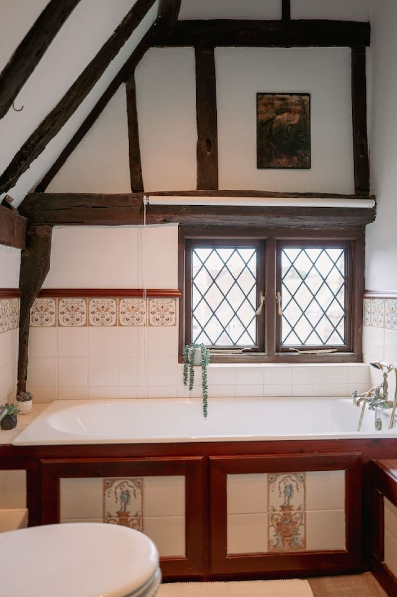 Historic Shop House | 6BR | Ideal for Contractors in 69 High Street - Property image 20 - VivreStays