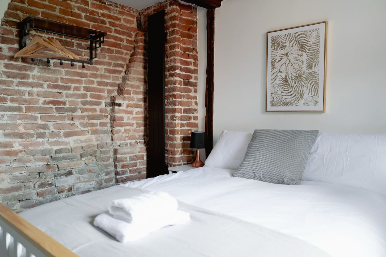 Historic Shop House | 6BR | Ideal for Contractors in 69 High Street - Property image 24 - VivreStays