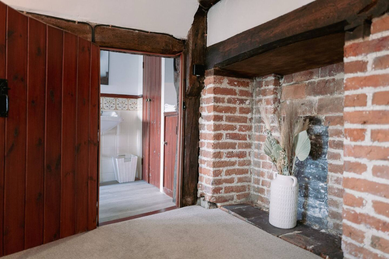 Historic Shop House | 6BR | Ideal for Contractors in 69 High Street - Property image 16 - VivreStays