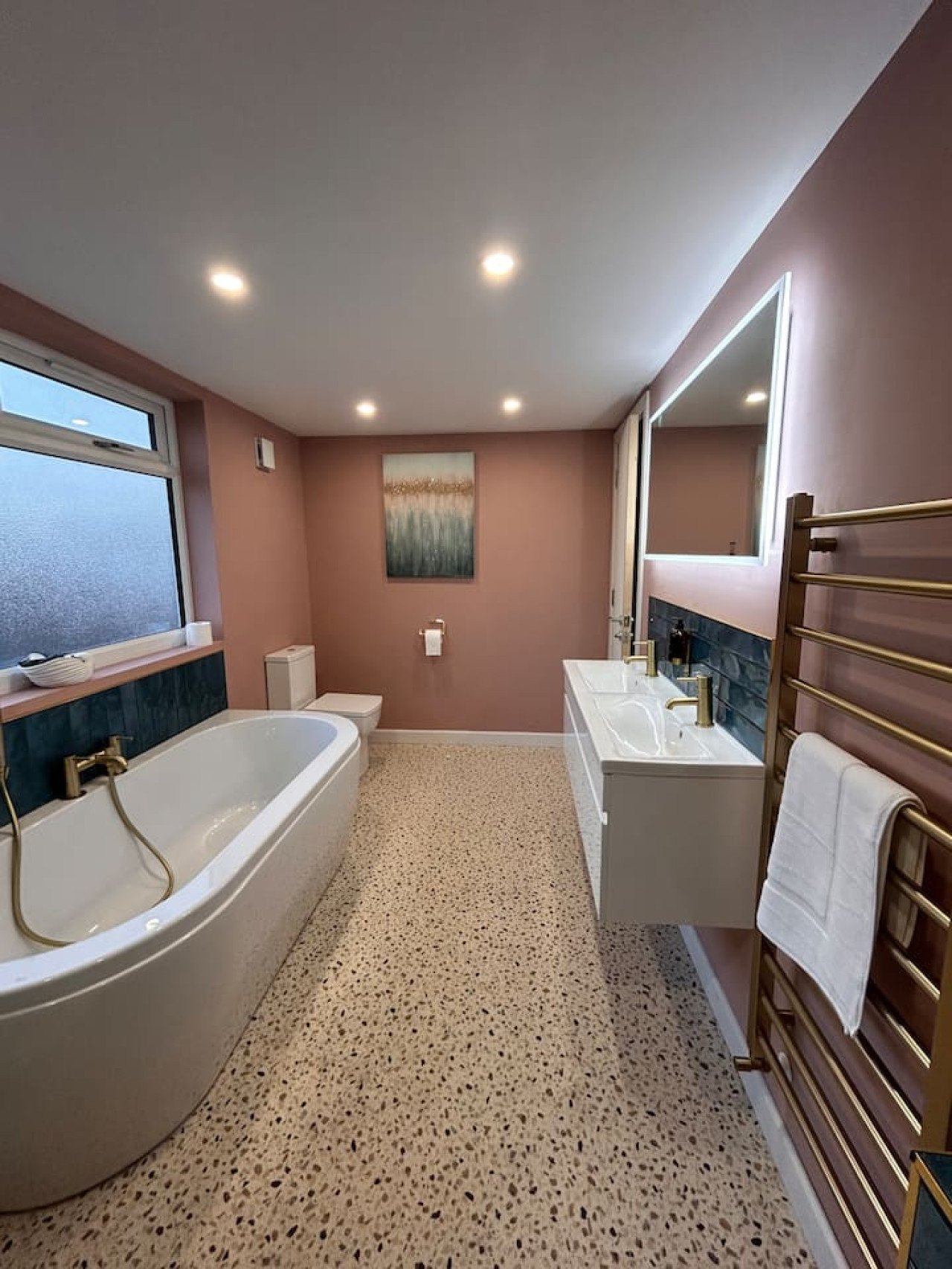 Accessible Clifftop Home with Sea View in 12 Cliff Gardens - Property image 19 - VivreStays