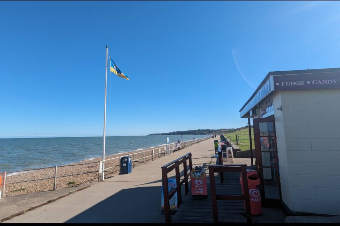 Accessible Clifftop Home with Sea View in 12 Cliff Gardens - Property image 41 - VivreStays