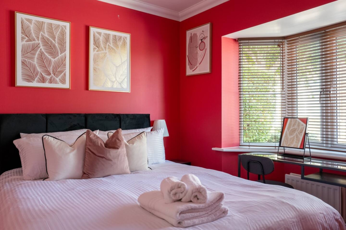 Colourful 5BR Home | Sleeps 11 + Parking | Beaches in 9 Wigeon Road - Property image 5 - VivreStays