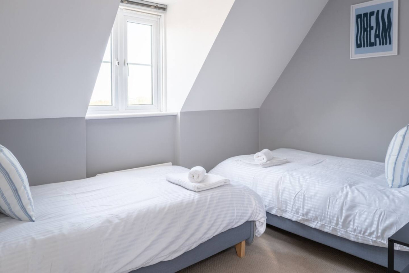 Colourful 5BR Home | Sleeps 11 + Parking | Beaches in 9 Wigeon Road - Property image 6 - VivreStays