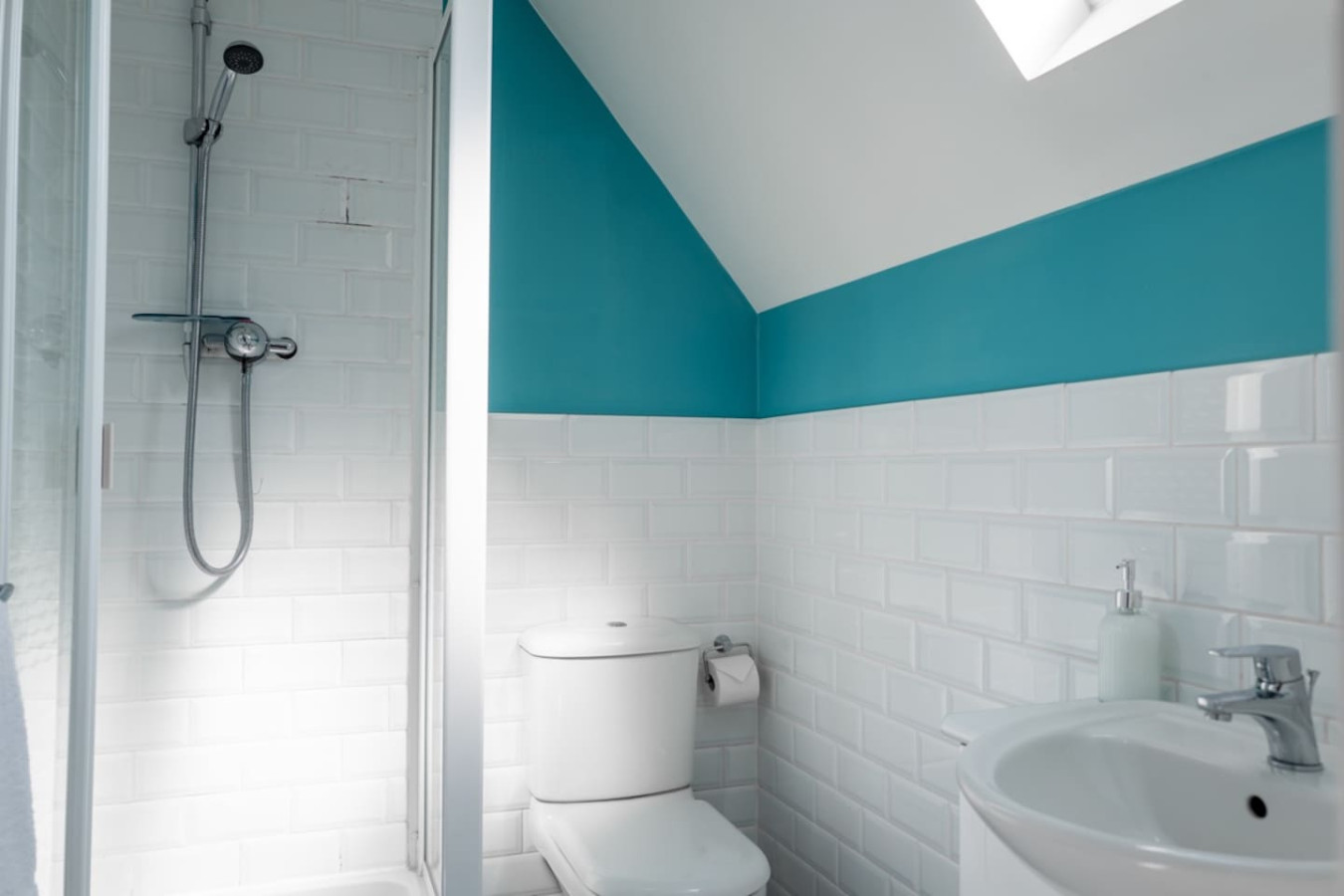 Colourful 5BR Home | Sleeps 11 + Parking | Beaches in 9 Wigeon Road - Property image 15 - VivreStays