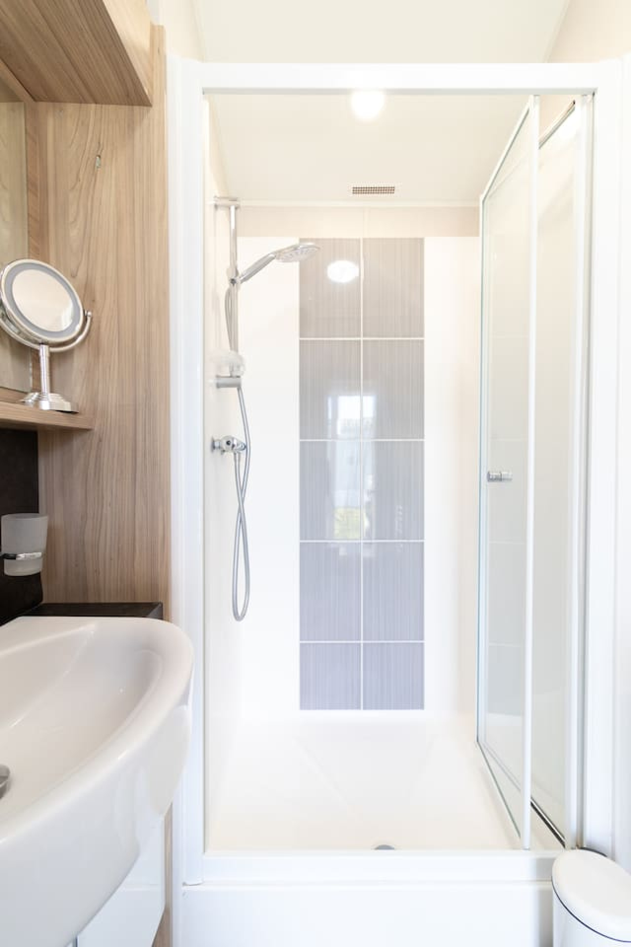 Stunning Sea View Lodge | Pool + Long Stays & Pets in Ashcroft Leisure Park 10 Millionaires Row - Property image 16 - VivreStays