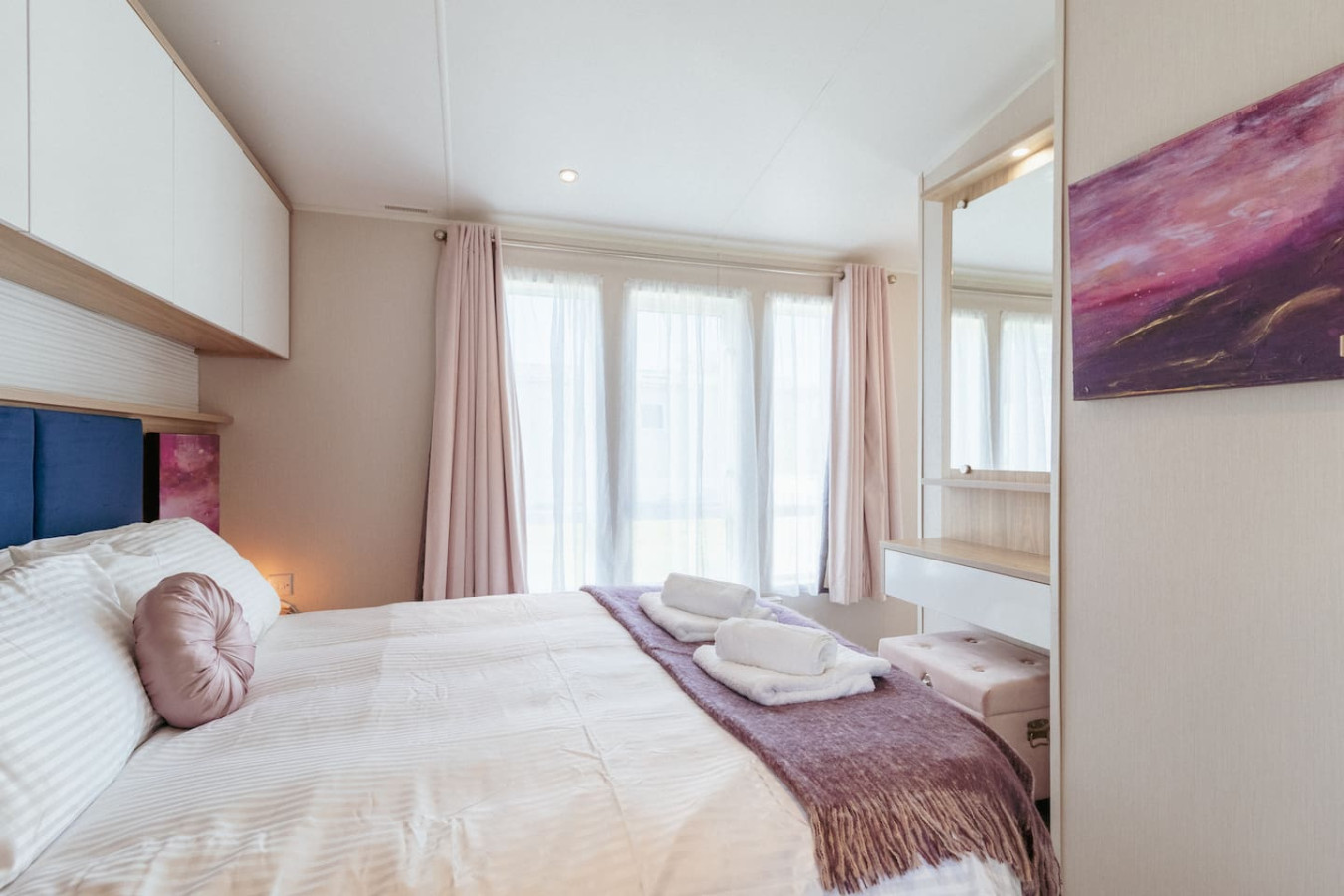 Stunning Sea View Lodge | Pool + Long Stays & Pets in Ashcroft Leisure Park 10 Millionaires Row - Property image 25 - VivreStays