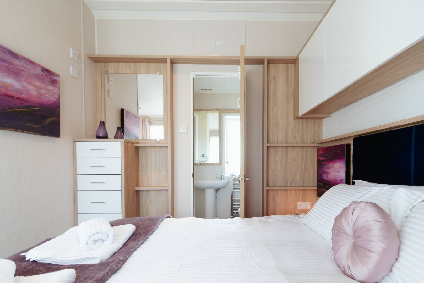 Stunning Sea View Lodge | Pool + Long Stays & Pets in Ashcroft Leisure Park 10 Millionaires Row - Property image 20 - VivreStays