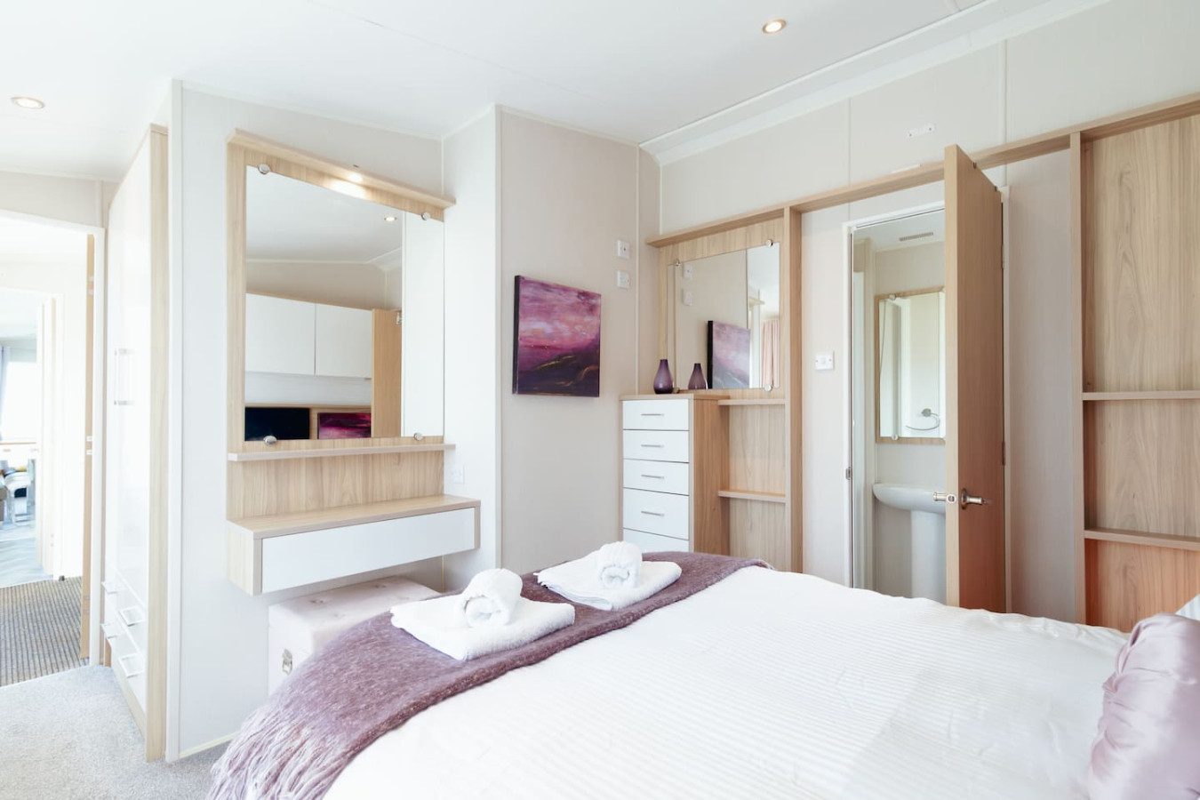 Stunning Sea View Lodge | Pool + Long Stays & Pets in Ashcroft Leisure Park 10 Millionaires Row - Property image 19 - VivreStays