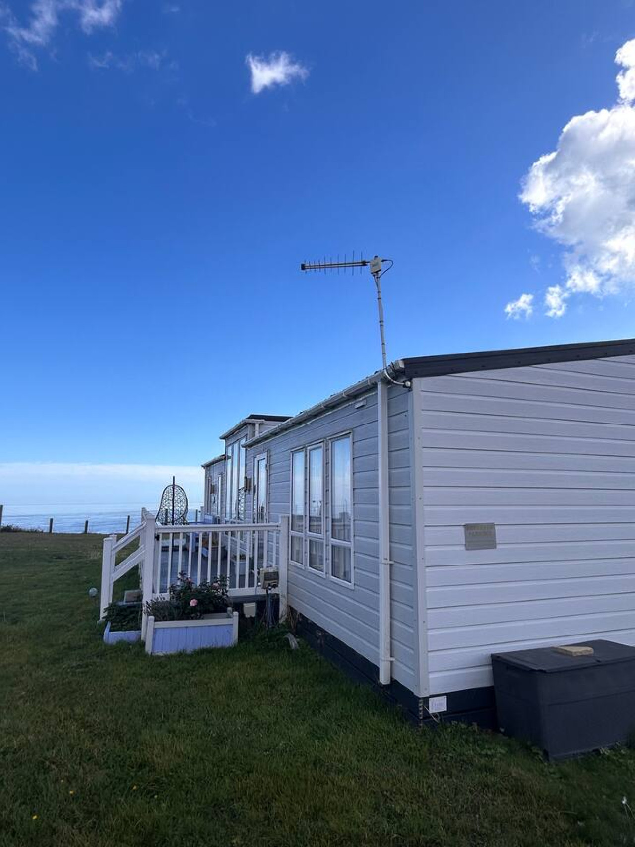 Stunning Sea View Lodge | Pool + Long Stays & Pets in Ashcroft Leisure Park 10 Millionaires Row - Property image 9 - VivreStays