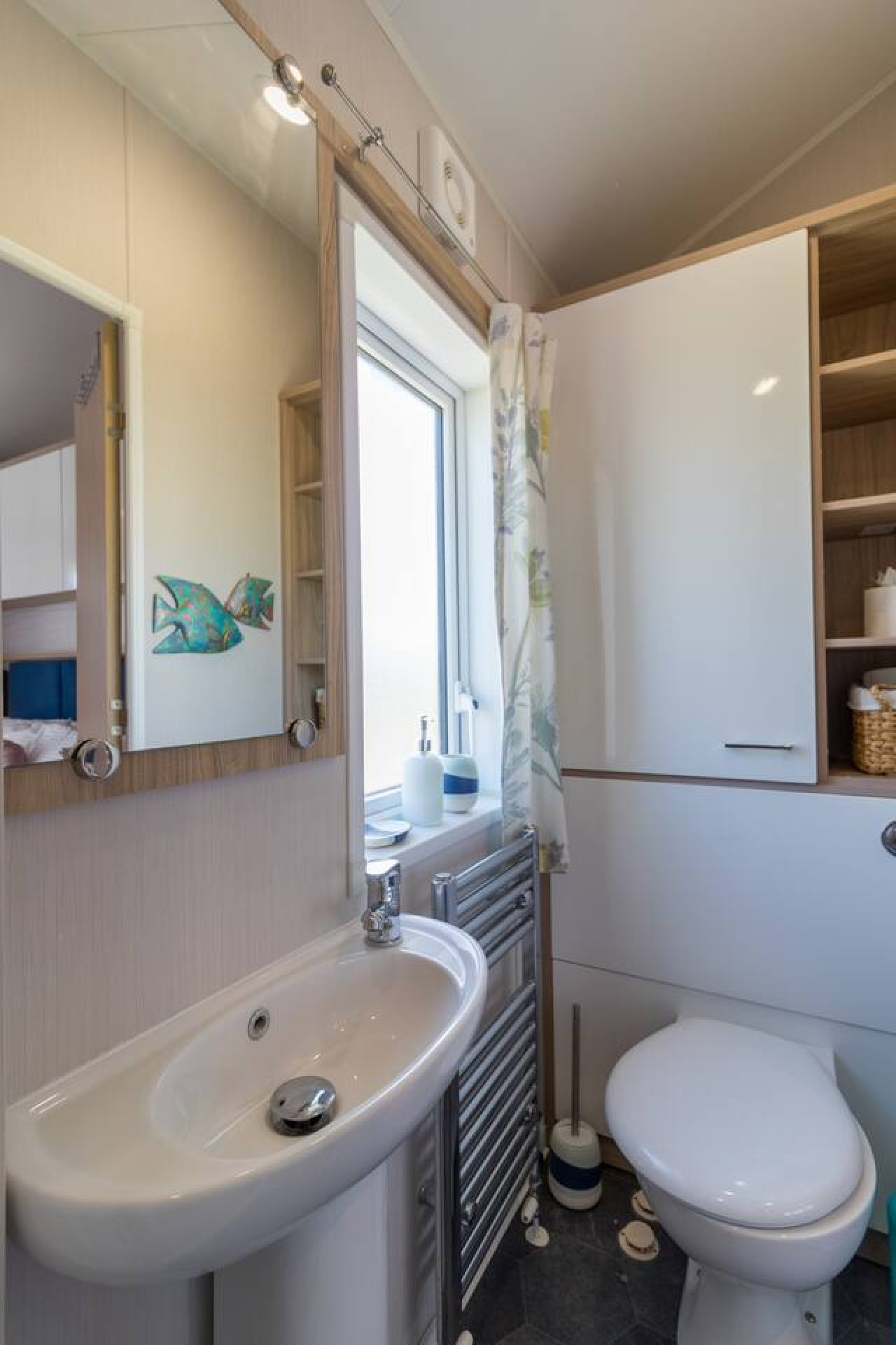 Stunning Sea View Lodge | Pool + Long Stays & Pets in Ashcroft Leisure Park 10 Millionaires Row - Property image 11 - VivreStays