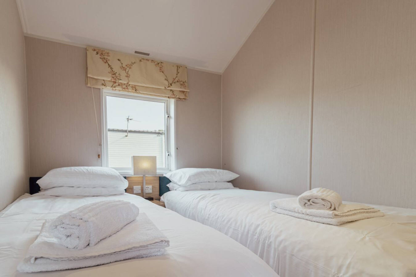 Stunning Sea View Lodge | Pool + Long Stays & Pets in Ashcroft Leisure Park 10 Millionaires Row - Property image 28 - VivreStays