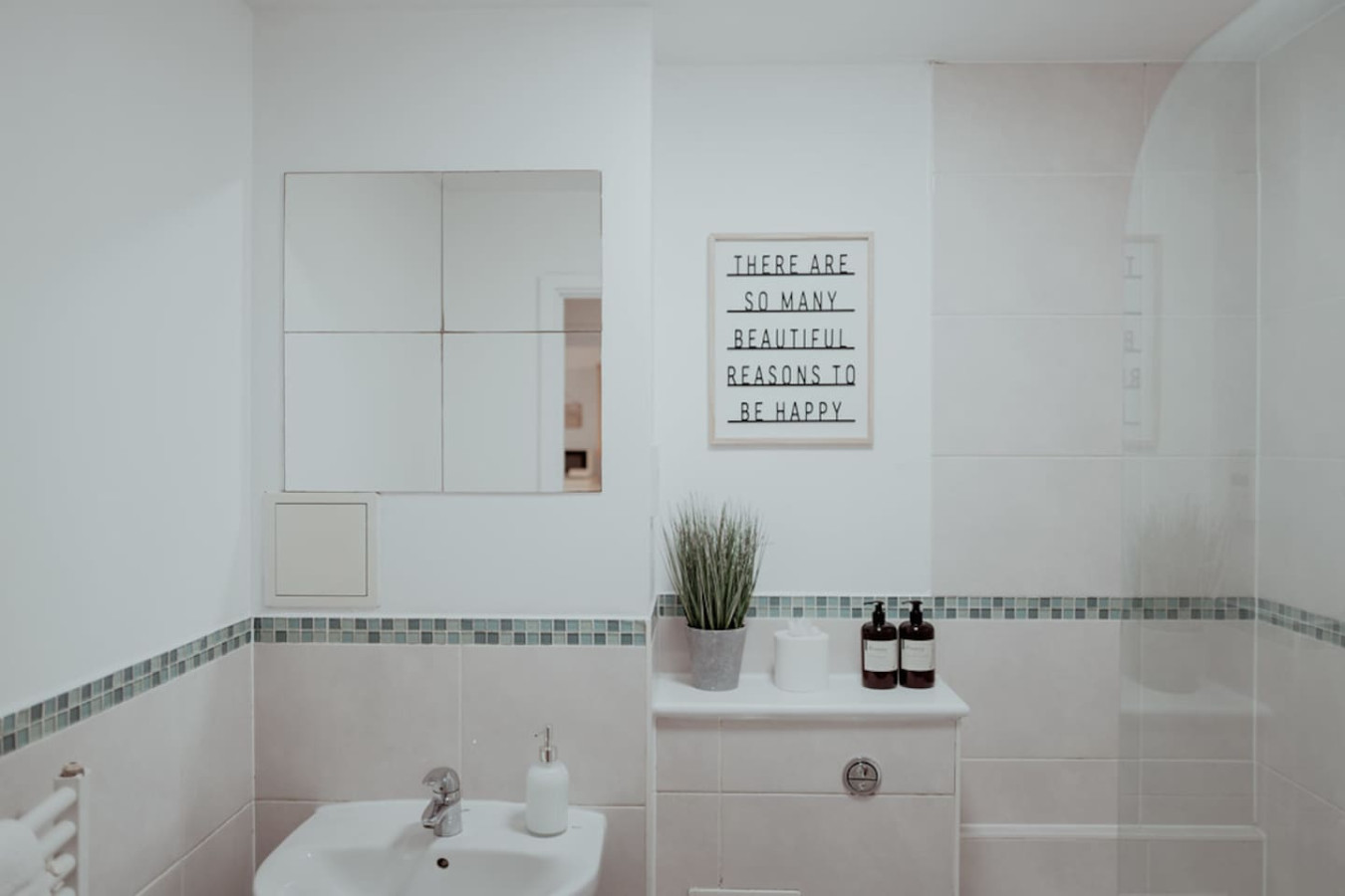 Stylish Flat | Nr High St | Parking | Pet Friendly in Lyon Court, High Street 56 - Property image 5 - VivreStays