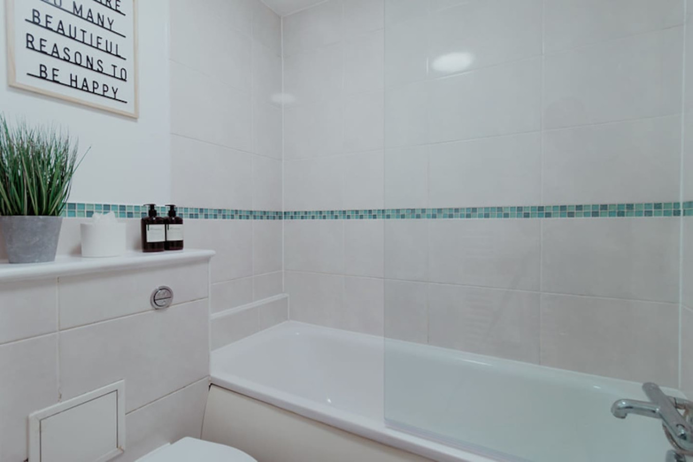 Stylish Flat | Nr High St | Parking | Pet Friendly in Lyon Court, High Street 56 - Property image 25 - VivreStays