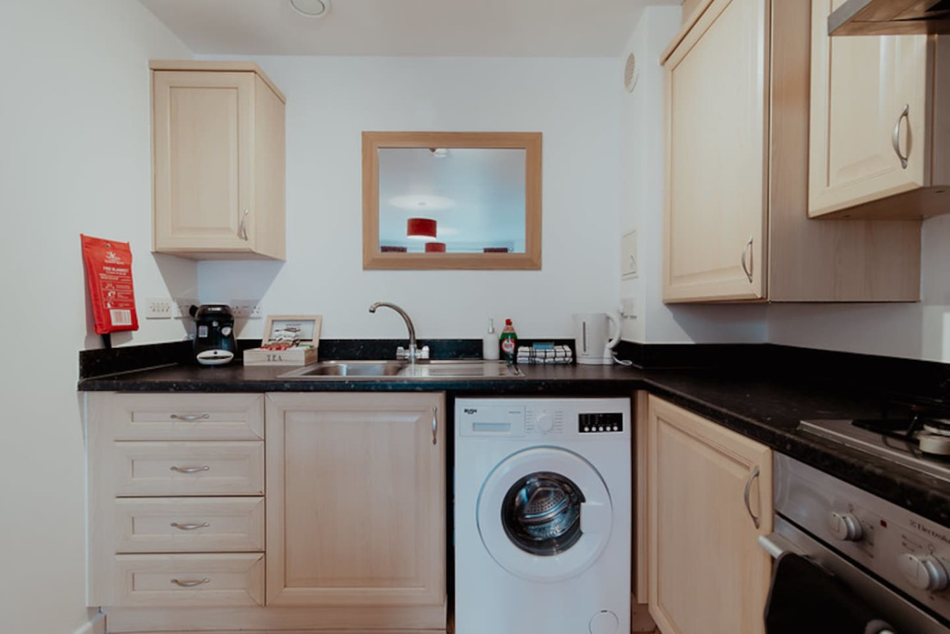 Stylish Flat | Nr High St | Parking | Pet Friendly in Lyon Court, High Street 56 - Property image 17 - VivreStays