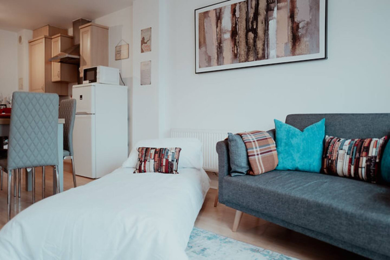 Stylish Flat | Nr High St | Parking | Pet Friendly in Lyon Court, High Street 56 - Property image 3 - VivreStays