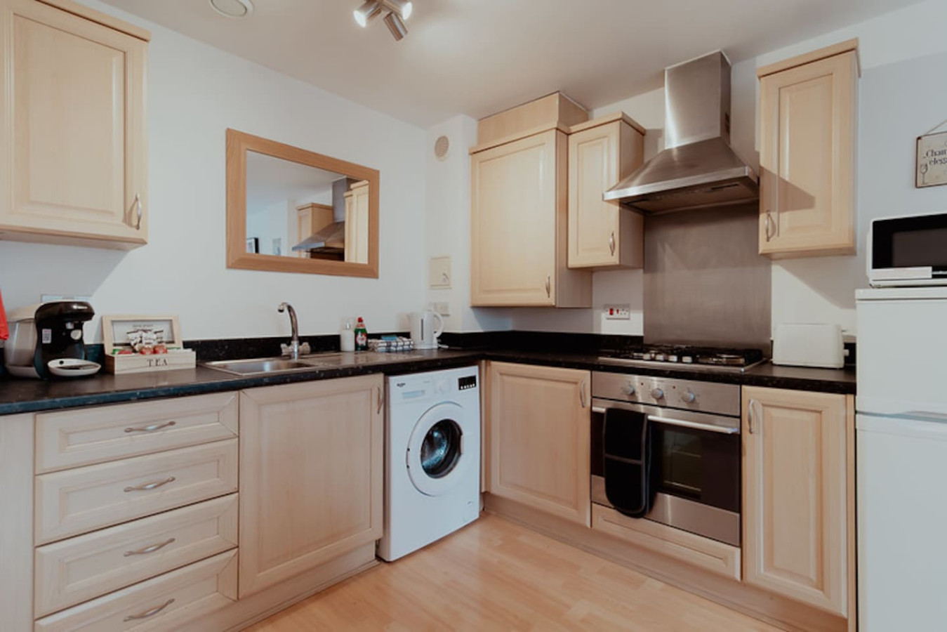 Stylish Flat | Nr High St | Parking | Pet Friendly in Lyon Court, High Street 56 - Property image 14 - VivreStays
