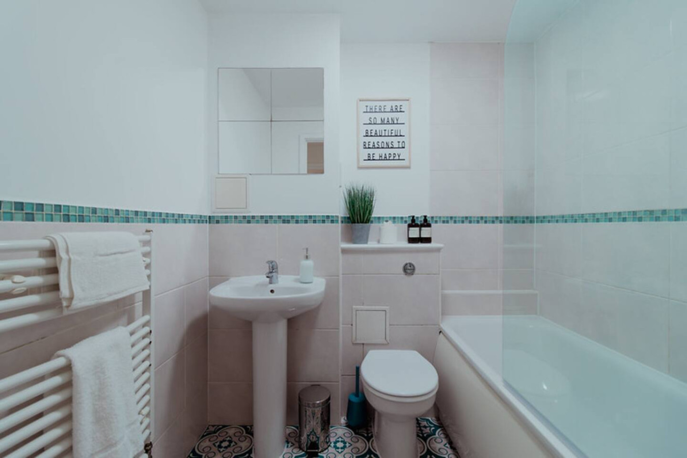 Stylish Flat | Nr High St | Parking | Pet Friendly in Lyon Court, High Street 56 - Property image 24 - VivreStays