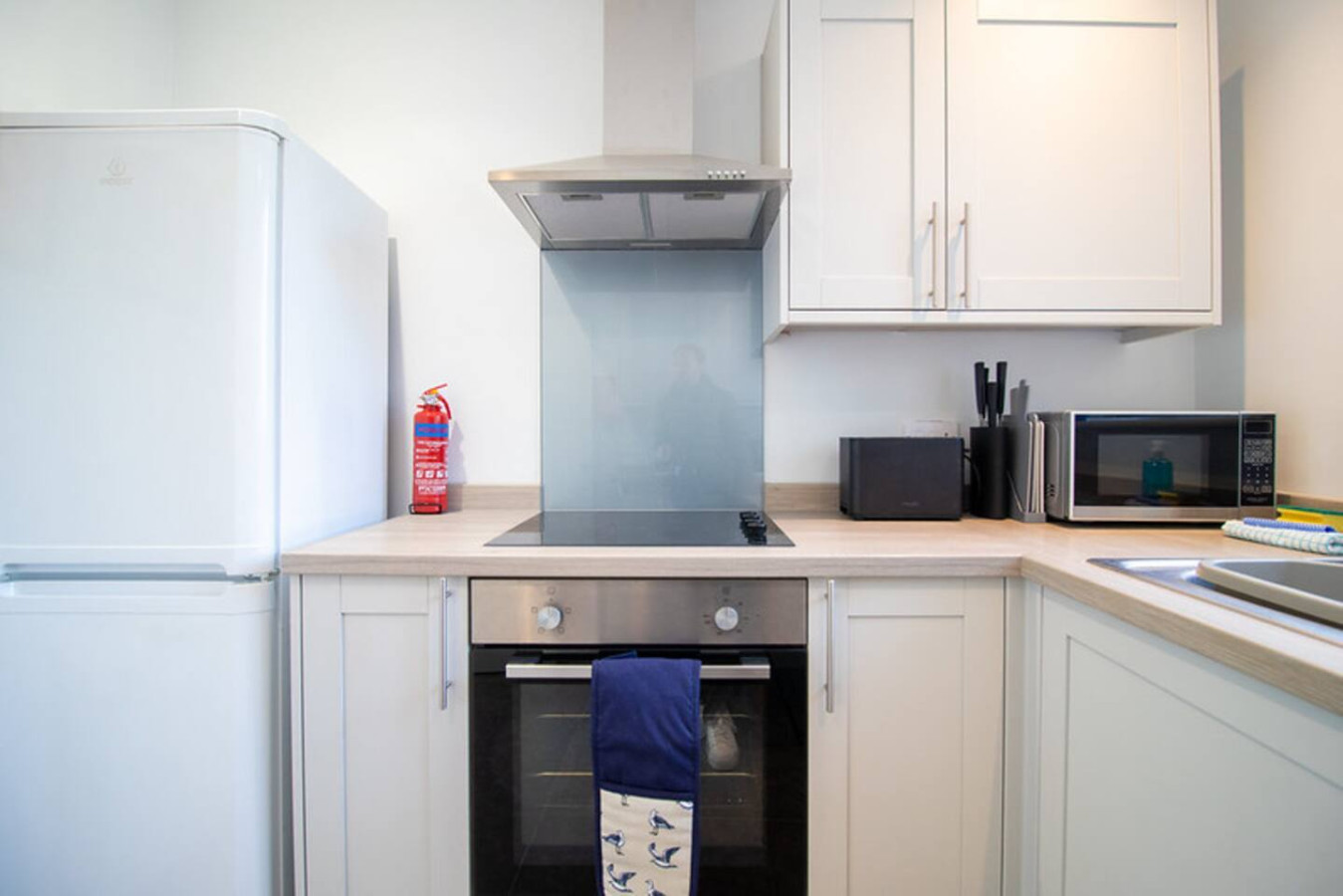 2BR Home | Parking x3 | Walk to Docks & Station in 13 Charles Street - Property image 10 - VivreStays
