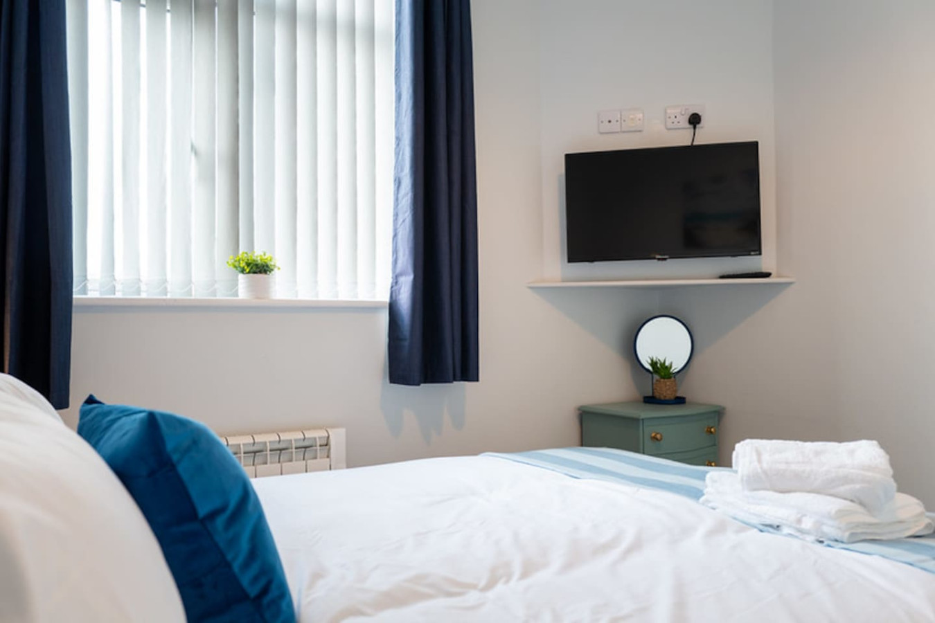 2BR Home | Parking x3 | Walk to Docks & Station in 13 Charles Street - Property image 19 - VivreStays