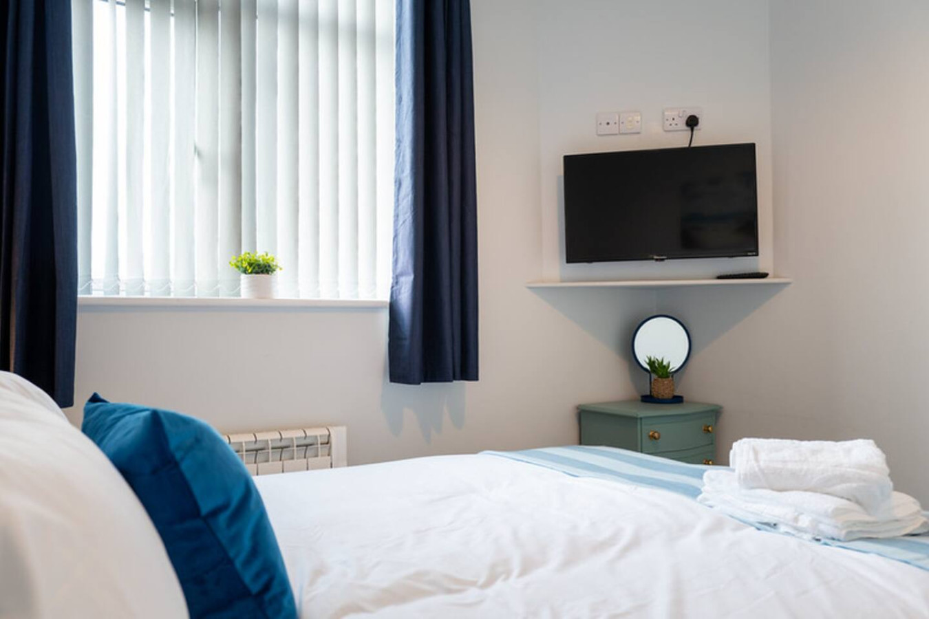 2BR Home | Parking x3 | Walk to Docks & Station in 13 Charles Street - Property image 20 - VivreStays