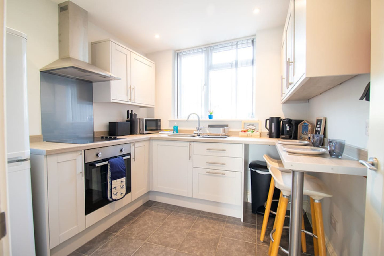 2BR Home | Parking x3 | Walk to Docks & Station in 13 Charles Street - Property image 3 - VivreStays
