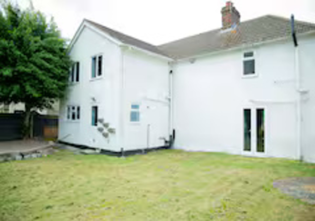 Pet-Friendly Kent Stay | Families & Contractors in 438 New Hythe Lane - Property image 47 - VivreStays