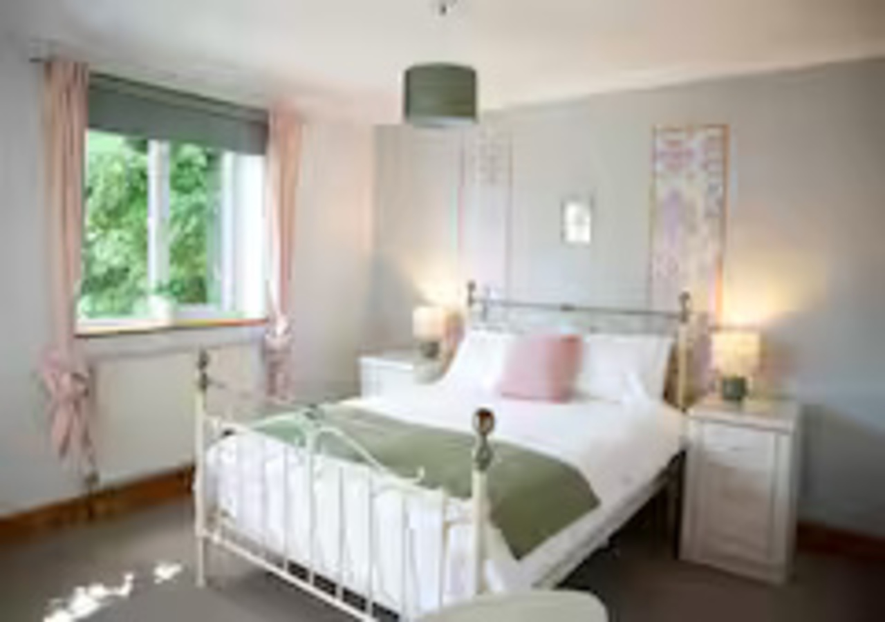 Pet-Friendly Kent Stay | Families & Contractors in 438 New Hythe Lane - Property image 8 - VivreStays