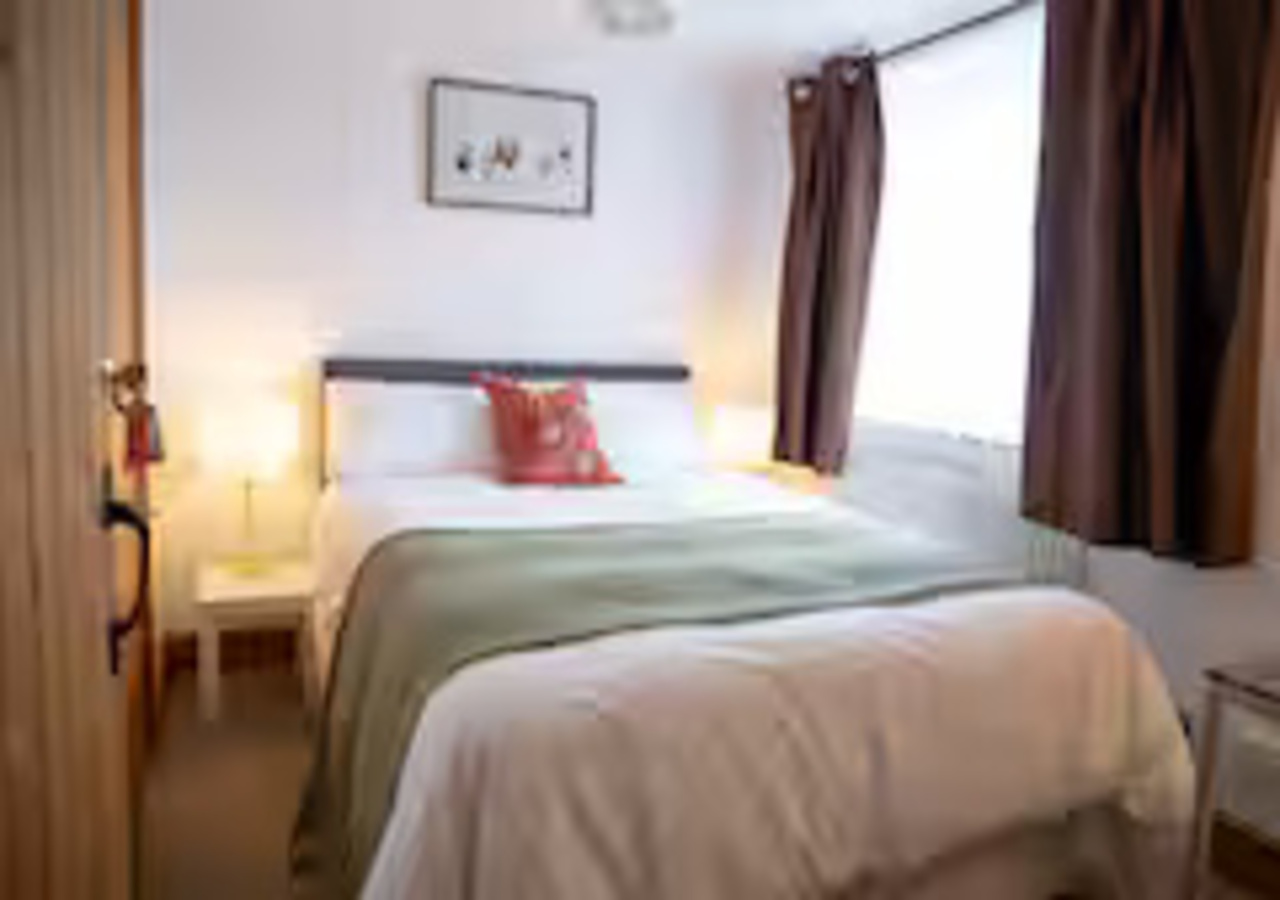 Pet-Friendly Kent Stay | Families & Contractors in 438 New Hythe Lane - Property image 13 - VivreStays
