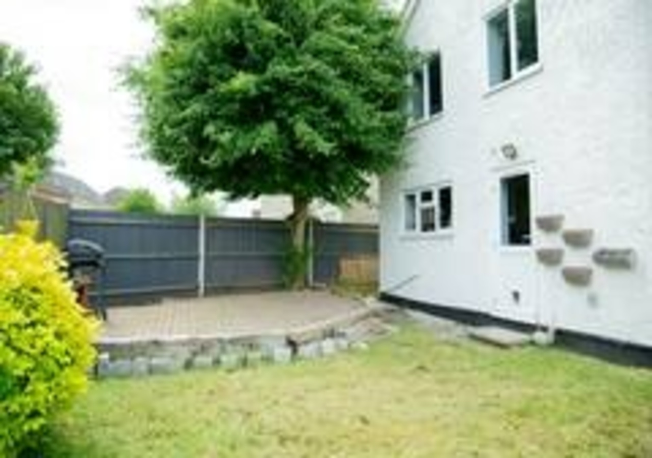 Pet-Friendly Kent Stay | Families & Contractors in 438 New Hythe Lane - Property image 45 - VivreStays