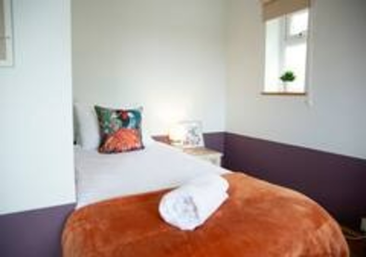 Pet-Friendly Kent Stay | Families & Contractors in 438 New Hythe Lane - Property image 18 - VivreStays