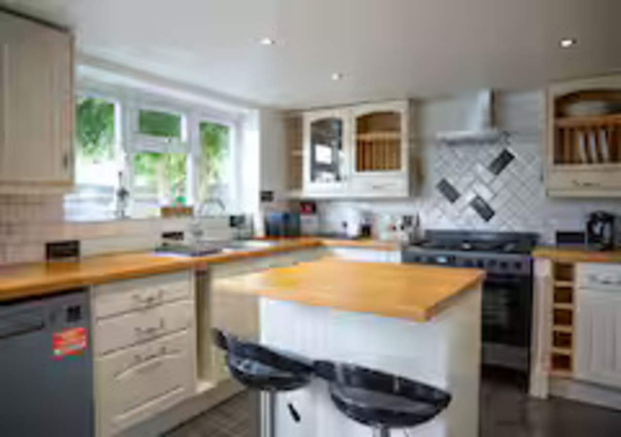Pet-Friendly Kent Stay | Families & Contractors in 438 New Hythe Lane - Property image 40 - VivreStays