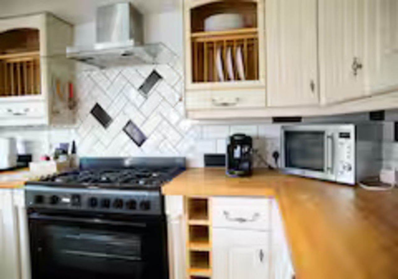 Pet-Friendly Kent Stay | Families & Contractors in 438 New Hythe Lane - Property image 43 - VivreStays