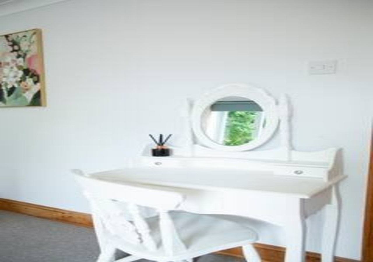 Pet-Friendly Kent Stay | Families & Contractors in 438 New Hythe Lane - Property image 10 - VivreStays