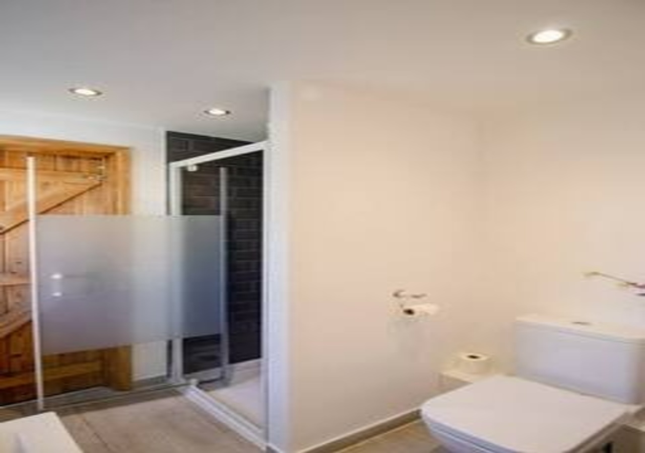 Pet-Friendly Kent Stay | Families & Contractors in 438 New Hythe Lane - Property image 34 - VivreStays
