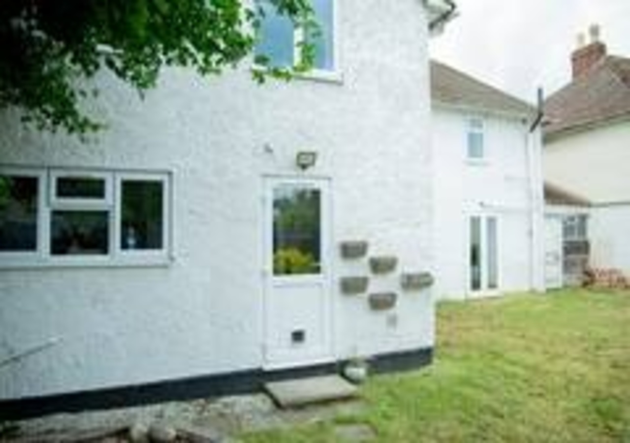 Pet-Friendly Kent Stay | Families & Contractors in 438 New Hythe Lane - Property image 46 - VivreStays
