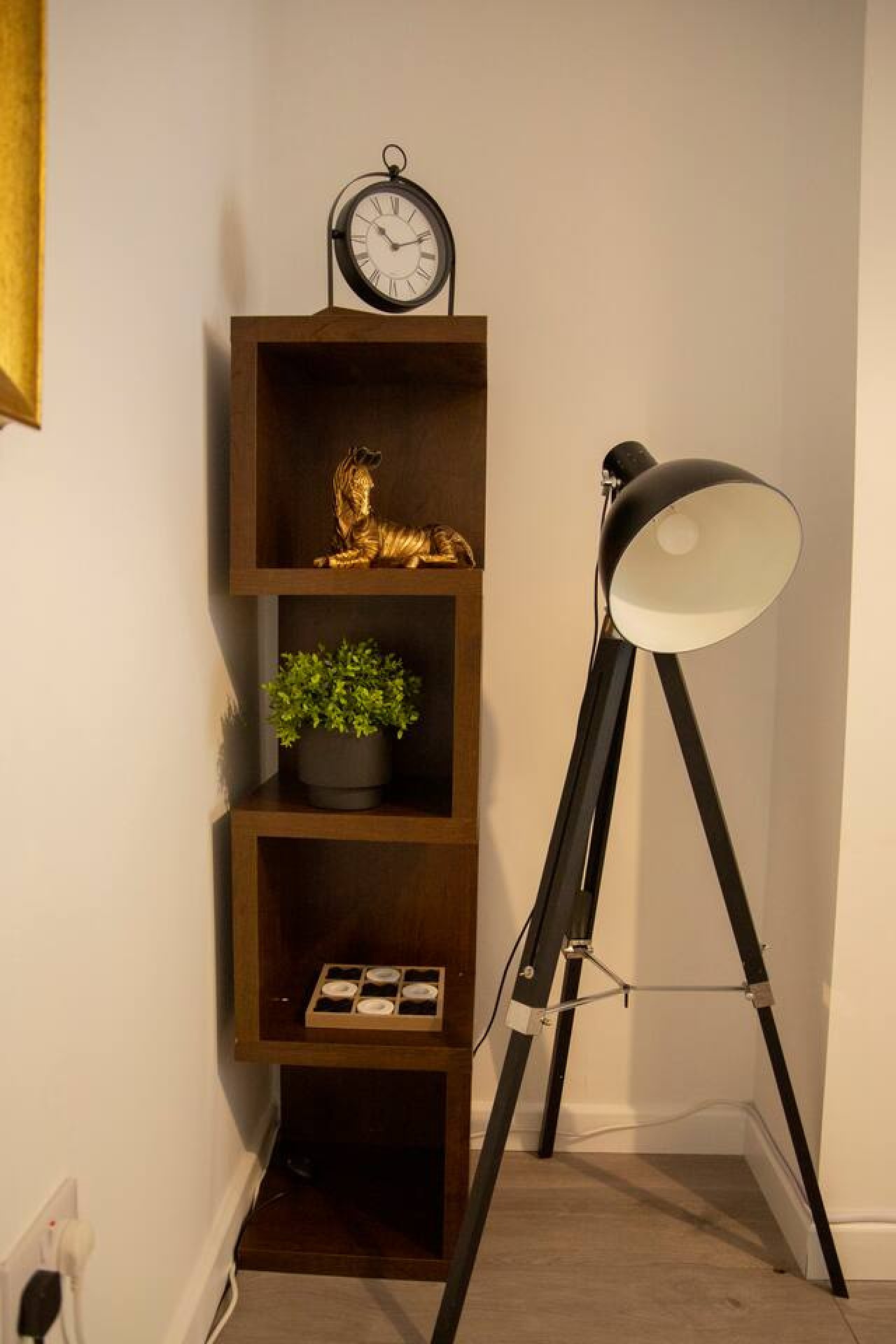 Monochrome Maison - Maidstone Town with parking in 16 Saint Philip's Avenue - Property image 33 - VivreStays
