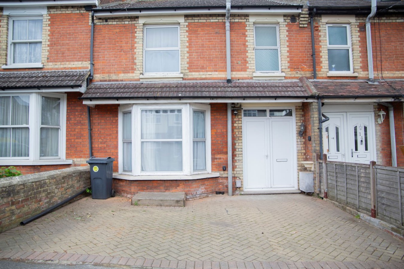Monochrome Maison - Maidstone Town with parking in 16 Saint Philip's Avenue - Property image 6 - VivreStays