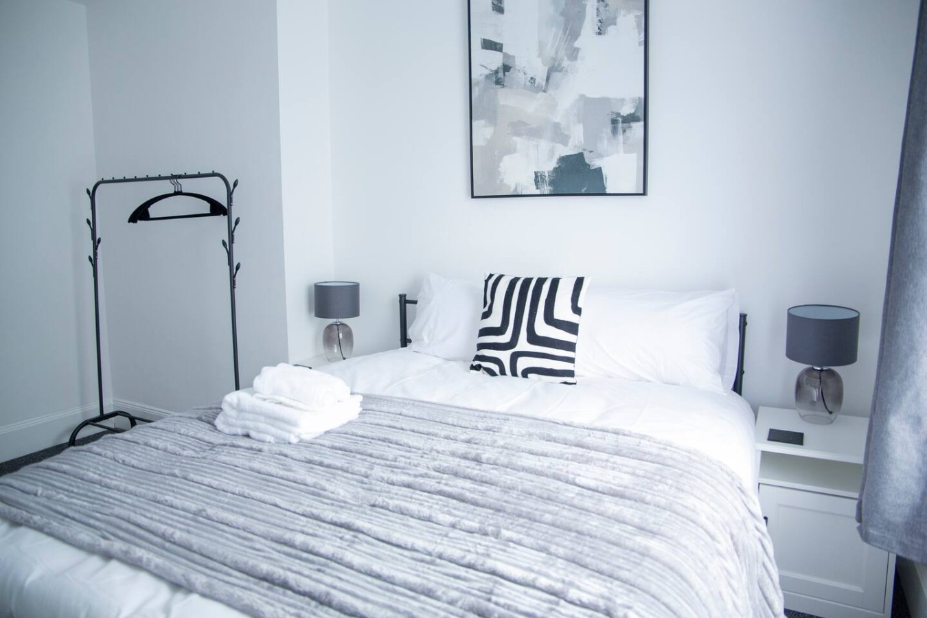 Monochrome Maison - Maidstone Town with parking in 16 Saint Philip's Avenue - Property image 19 - VivreStays