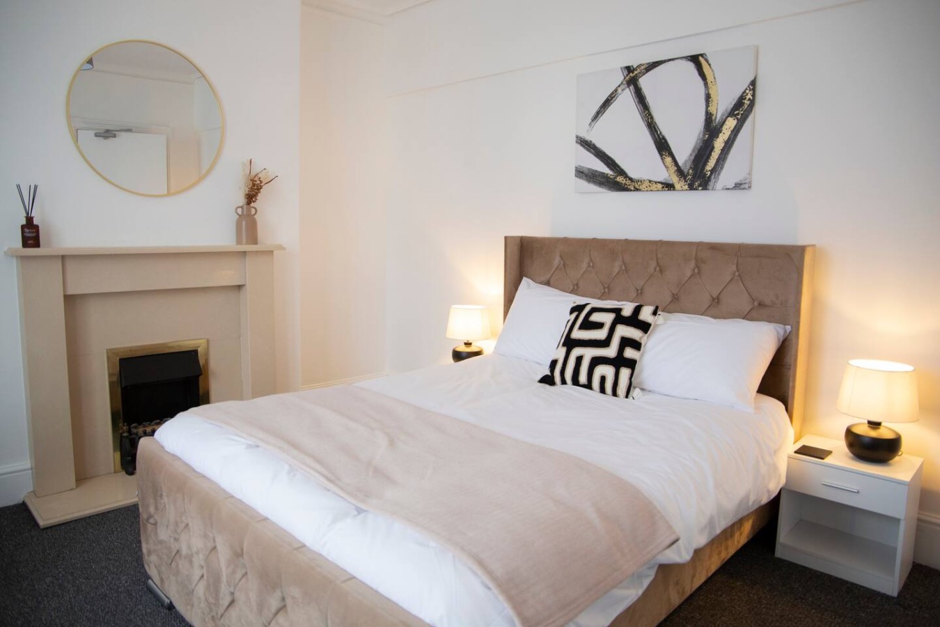 Monochrome Maison - Maidstone Town with parking in 16 Saint Philip's Avenue - Property image 10 - VivreStays