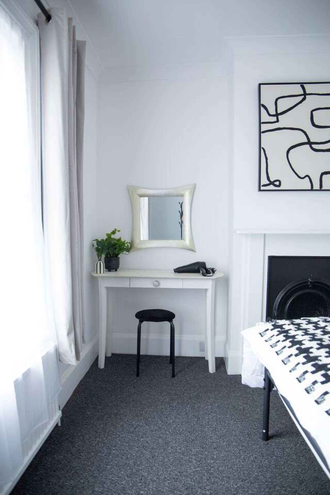 Monochrome Maison - Maidstone Town with parking in 16 Saint Philip's Avenue - Property image 22 - VivreStays