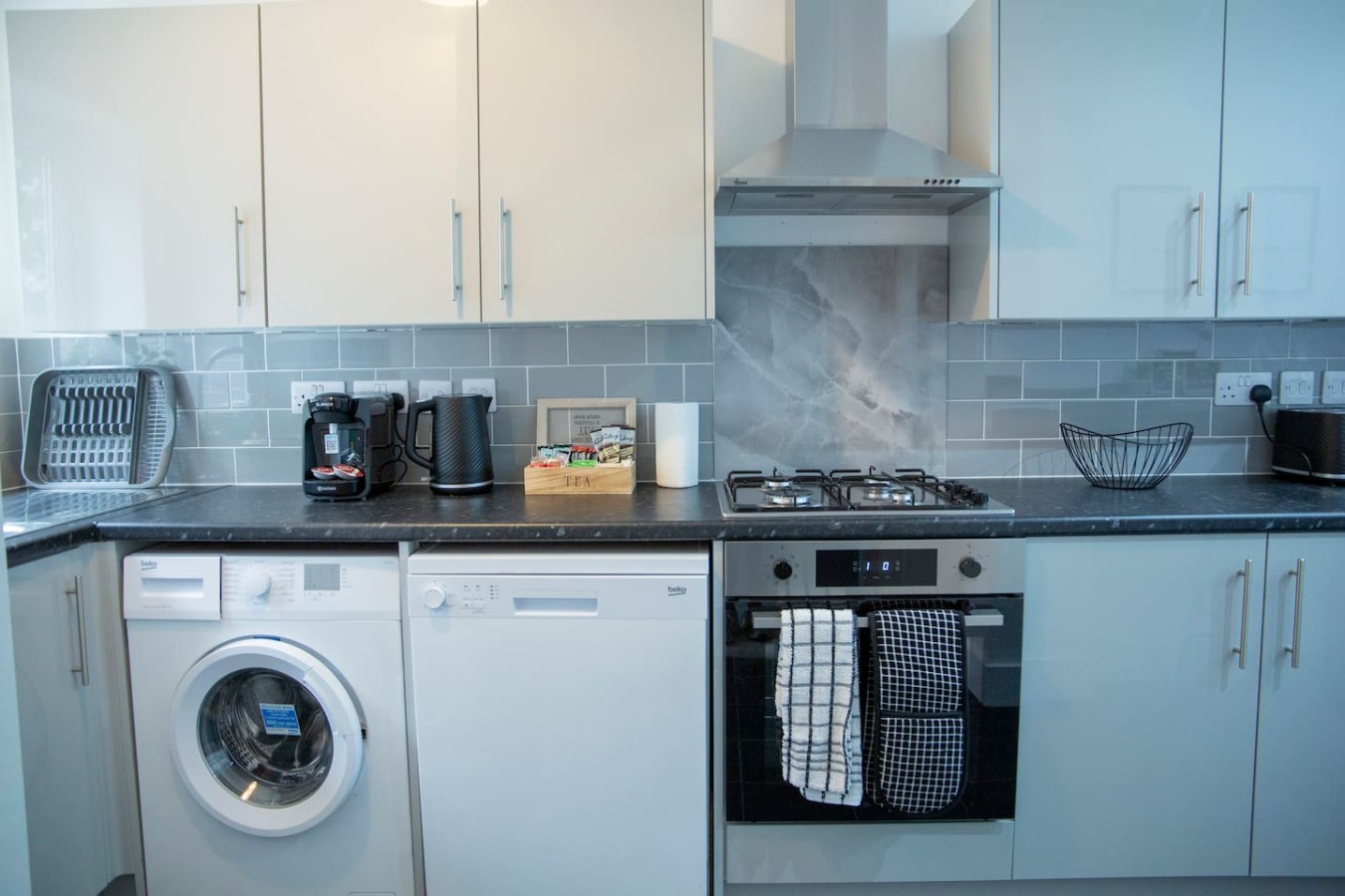 Monochrome Maison - Maidstone Town with parking in 16 Saint Philip's Avenue - Property image 36 - VivreStays