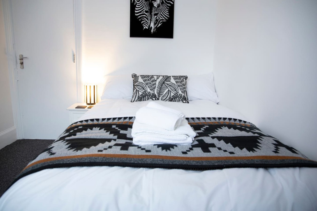 Monochrome Maison - Maidstone Town with parking in 16 Saint Philip's Avenue - Property image 11 - VivreStays