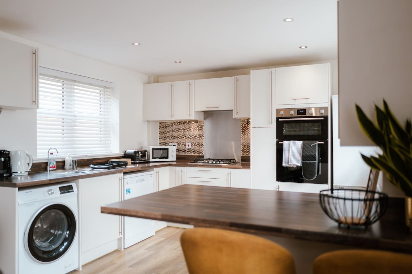 Geometric House - 5 Beds Maidstone - sleeps 10 in 13 Coleman Way - Property image 5 - VivreStays