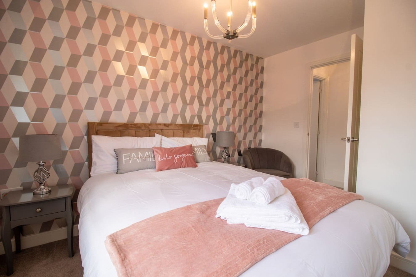 Geometric House - 5 Beds Maidstone - sleeps 10 in 13 Coleman Way - Property image 9 - VivreStays