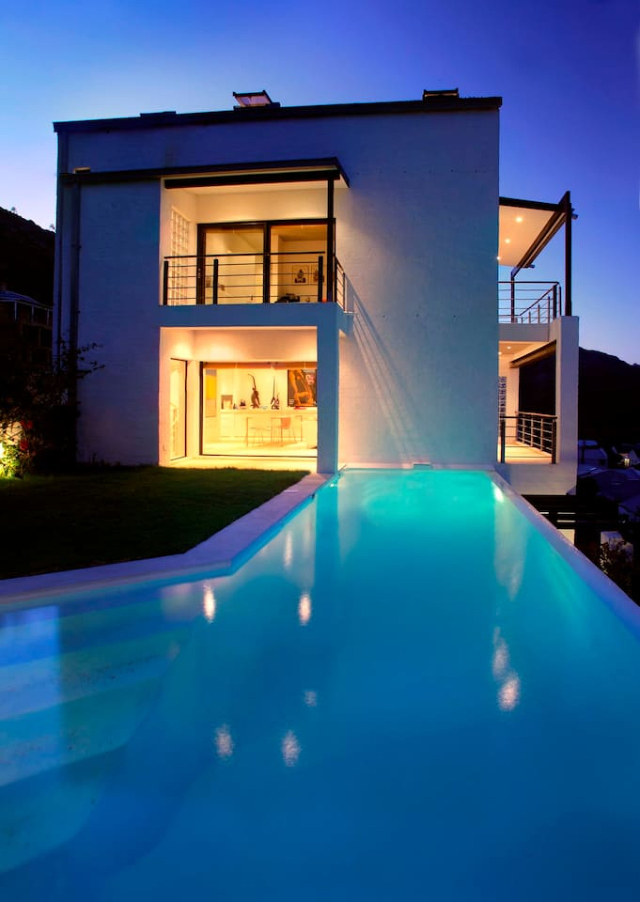 Famous Designed Home: Pool & Amazing Views