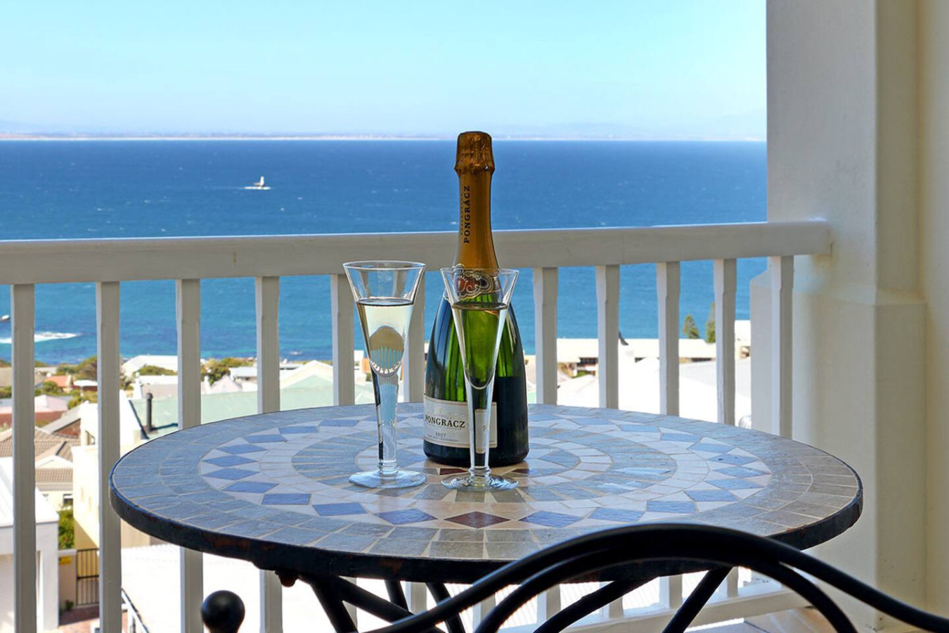 Luxury Home Views Fine Fittings & Mod Cons - Meryl