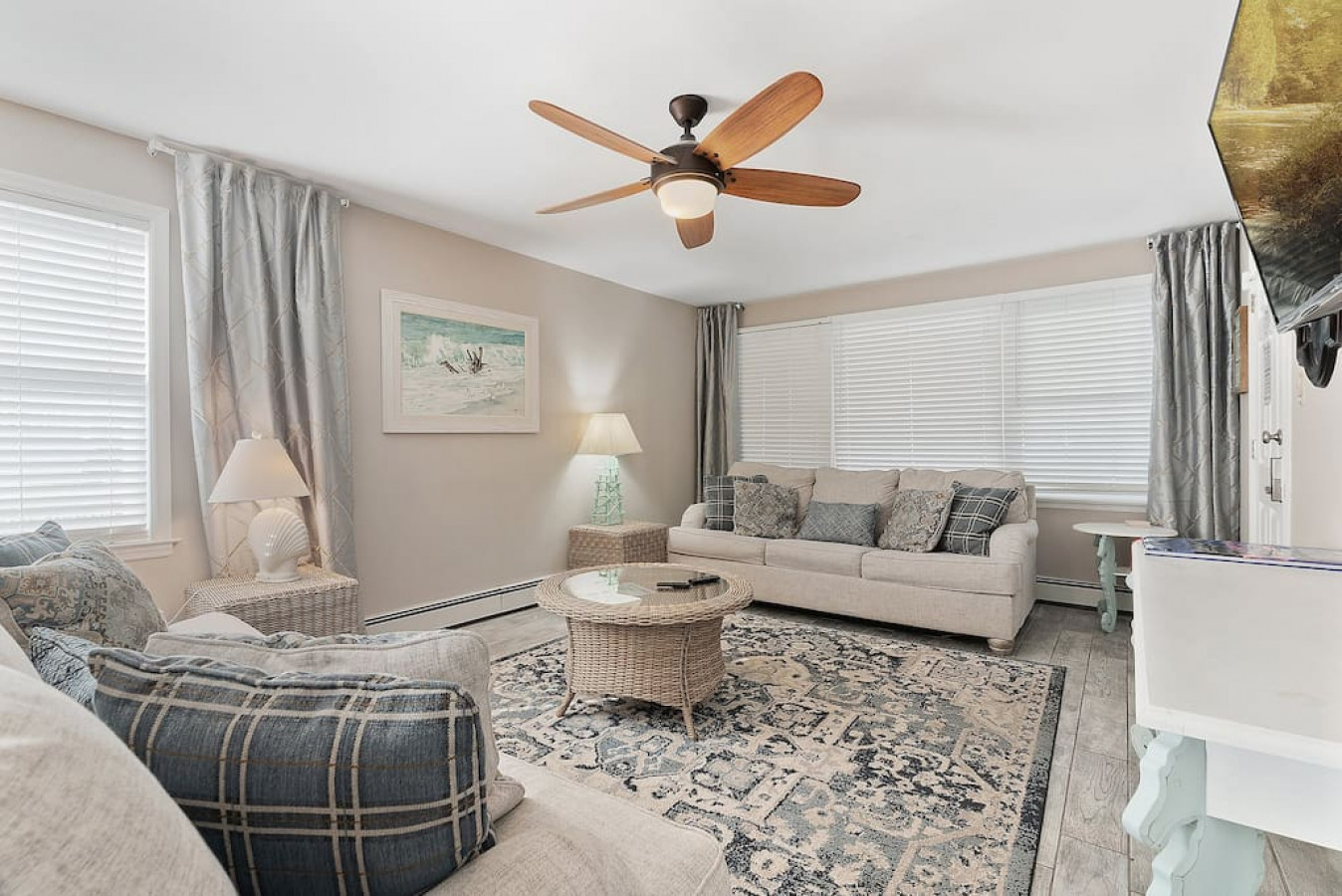 210 33rd Unit 1 · Beachbound! Parking & 2 Blocks to the Beach